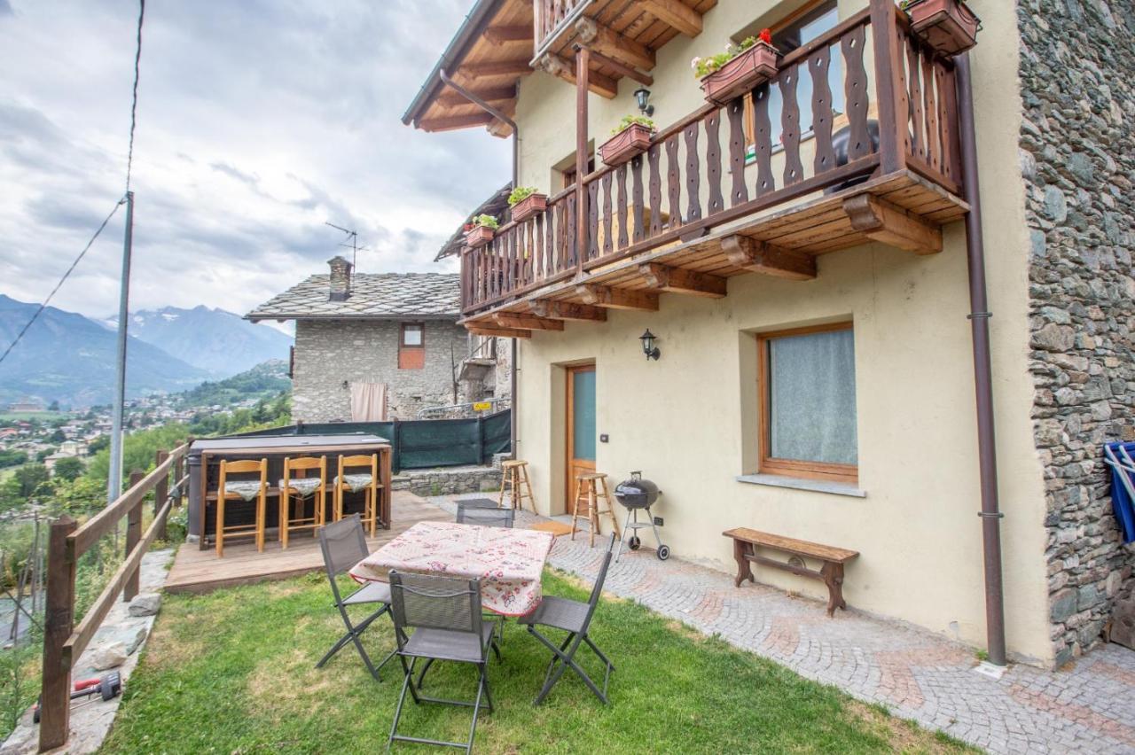 Casa Alpina - Sarre Leilighet Aosta Eksteriør bilde